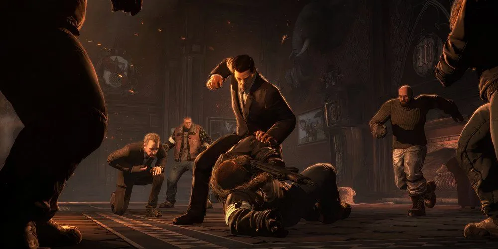 Bruce Wayne và Alfred cùng chống lại côn đồ trong Batman Arkham Origins