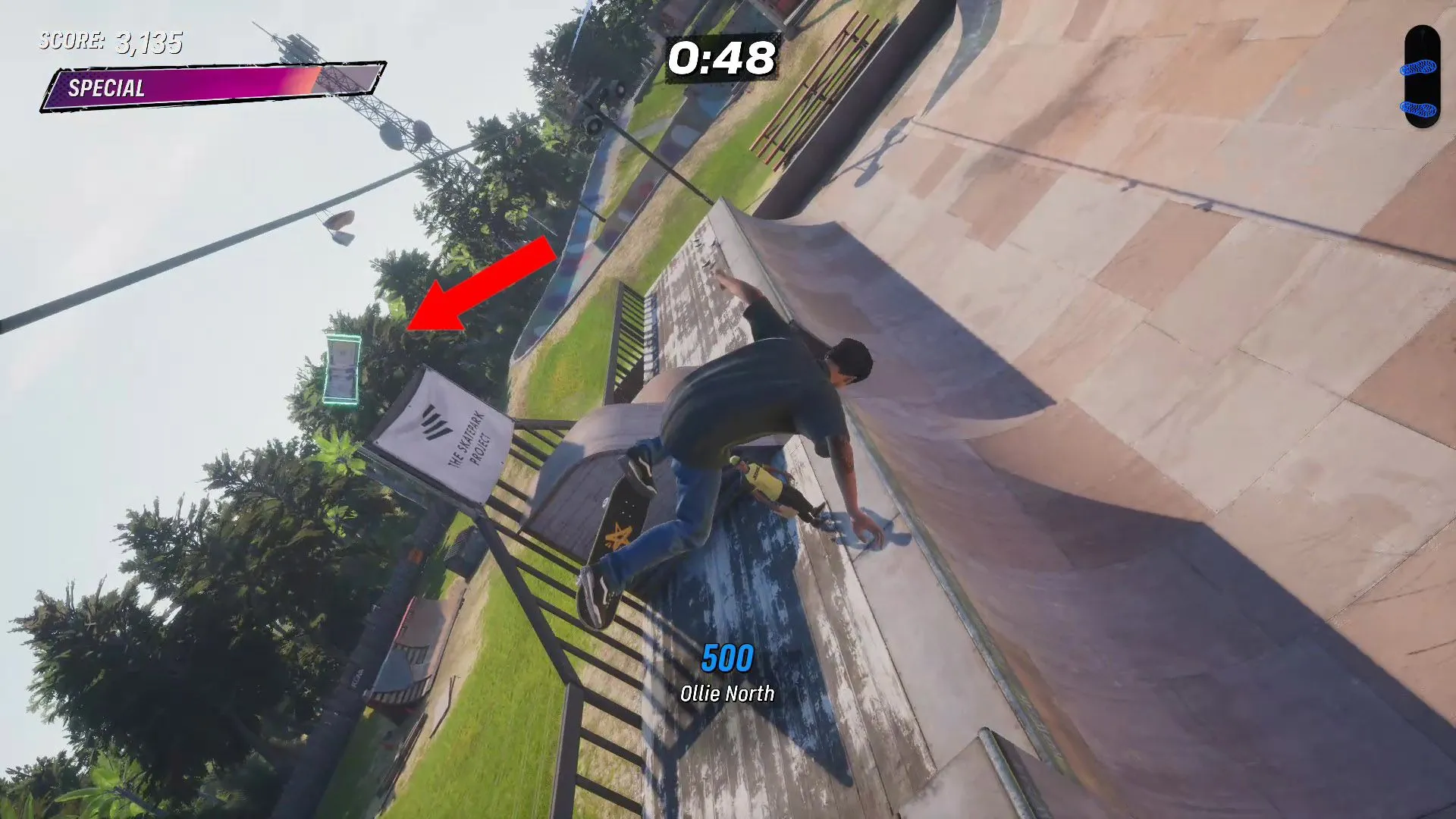 Cọc tiền (Cash) thứ ba lơ lửng trên biển báo &quot;The Skater Park Project&quot; tại halfpipe trong bản đồ Kona Tony Hawk’s Pro Skater 3 + 4.