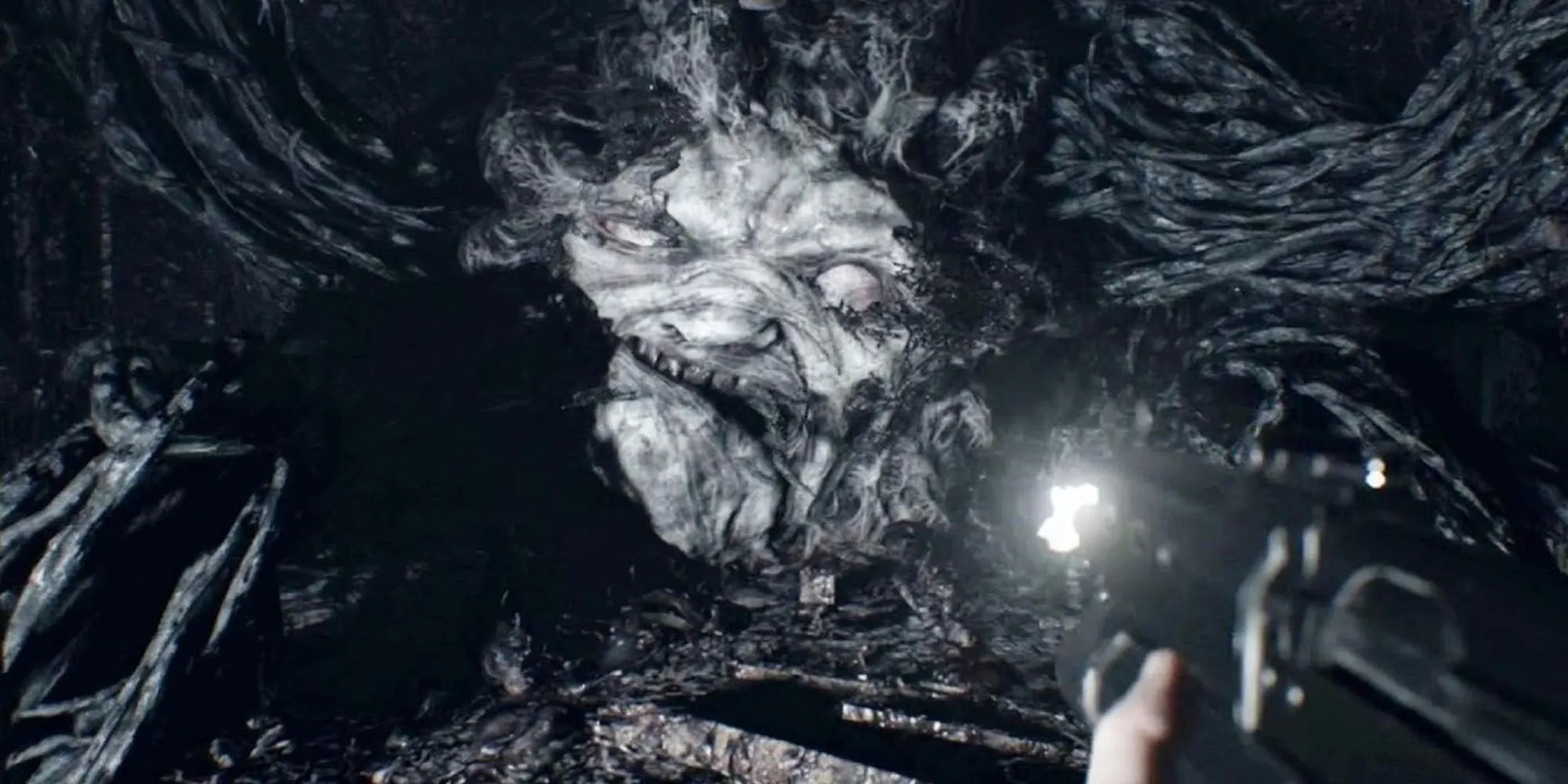 Eveline trong hình dạng nấm khổng lồ, là trùm cuối dễ đối phó nhưng ám ảnh trong Resident Evil 7.