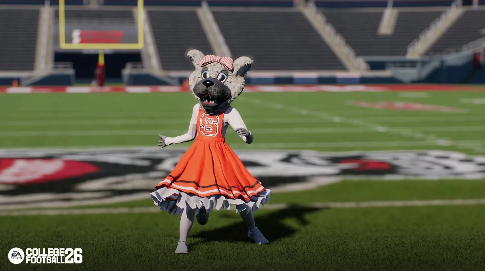 Một huấn luyện viên đang chăm chú quan sát trận đấu từ đường biên trong EA Sports College Football 26