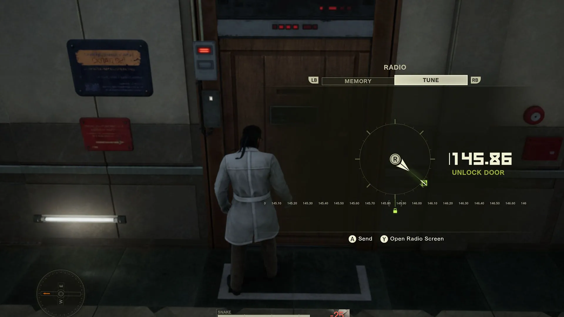 Điều chỉnh tần số radio để mở cửa kho vũ khí Groznyj Grad trong Metal Gear Solid Delta