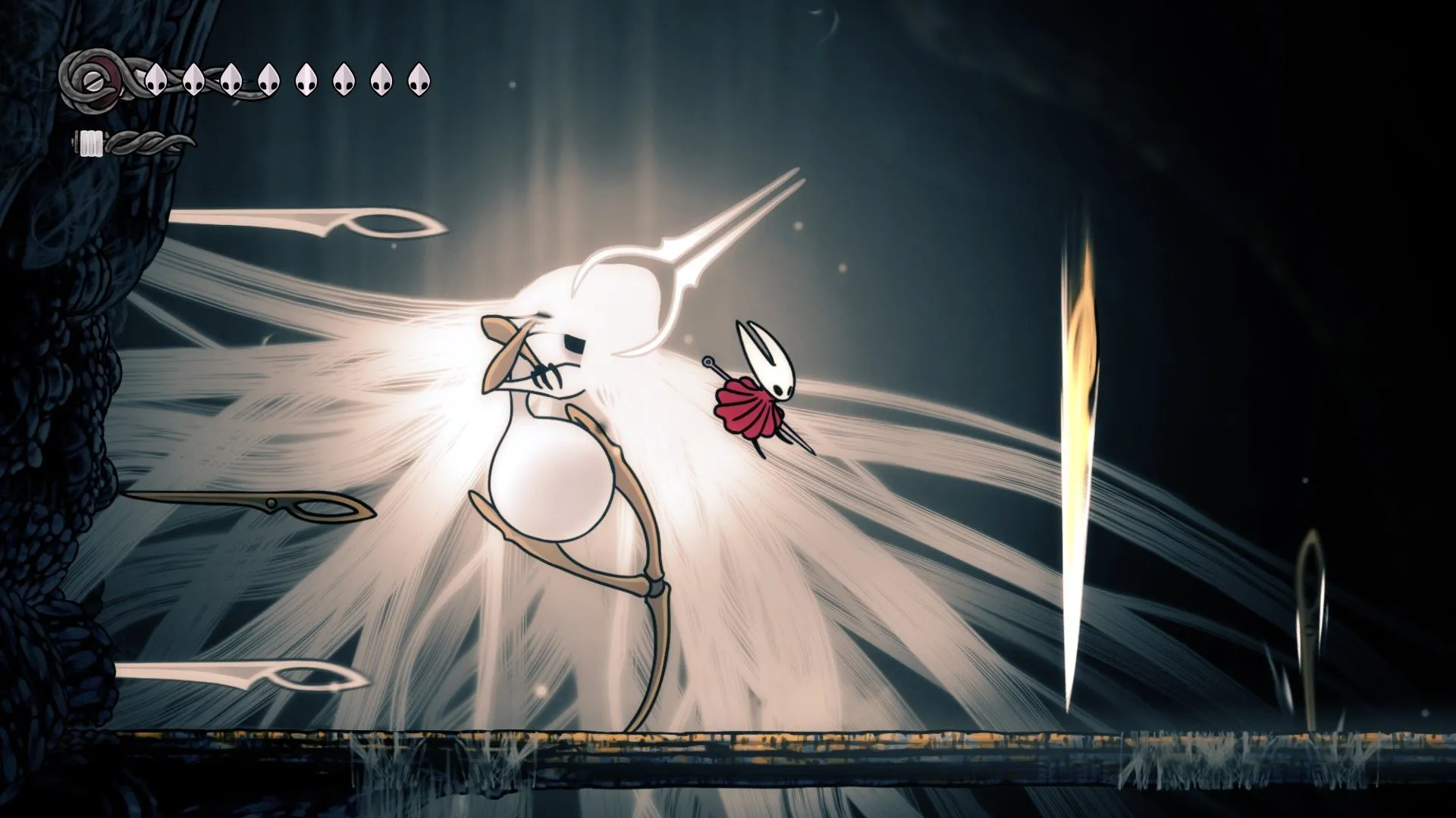 Hornet né tránh những mũi giáo tơ lụa sắc bén từ Grand Mother Silk trong trận chiến Cursed Ending