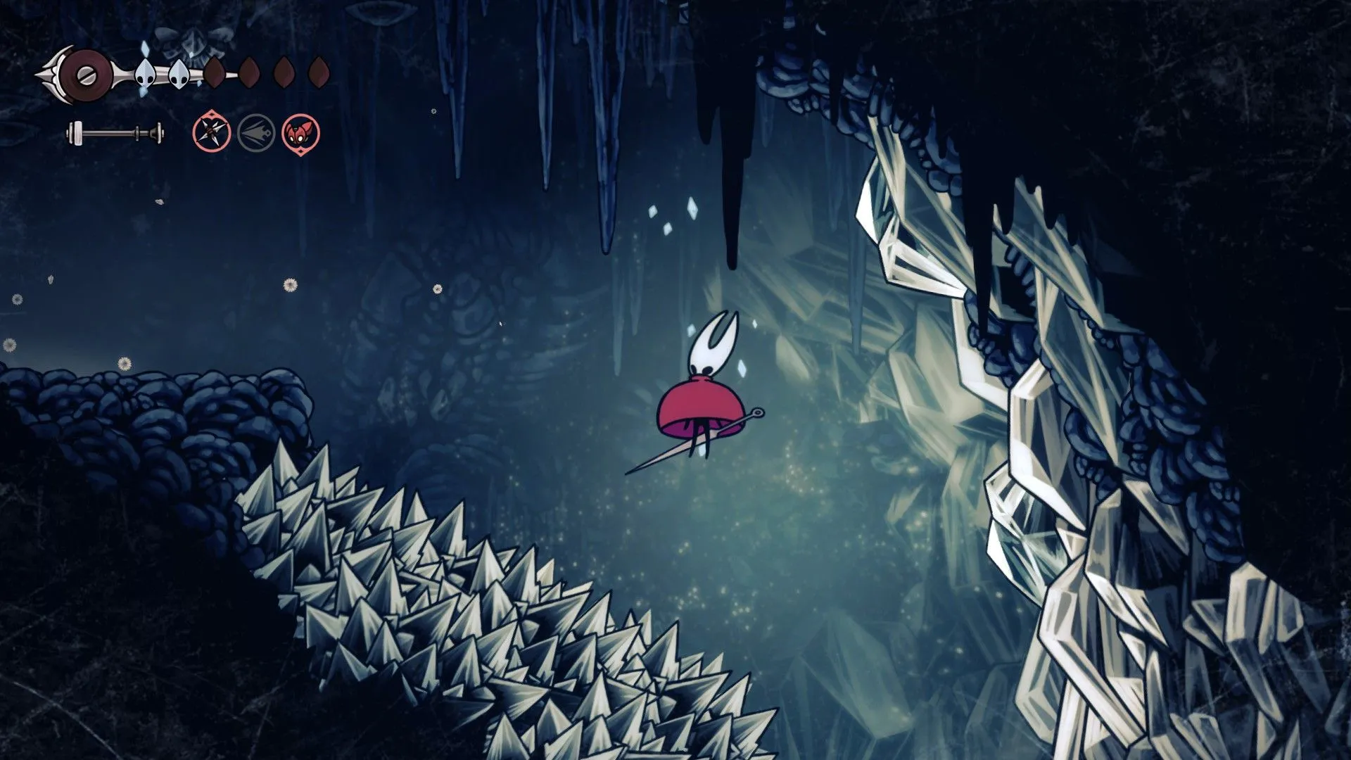 Hornet rơi qua những chiếc gai nhọn tại Núi Fay, một khu vực thử thách trong thế giới Hollow Knight Silksong