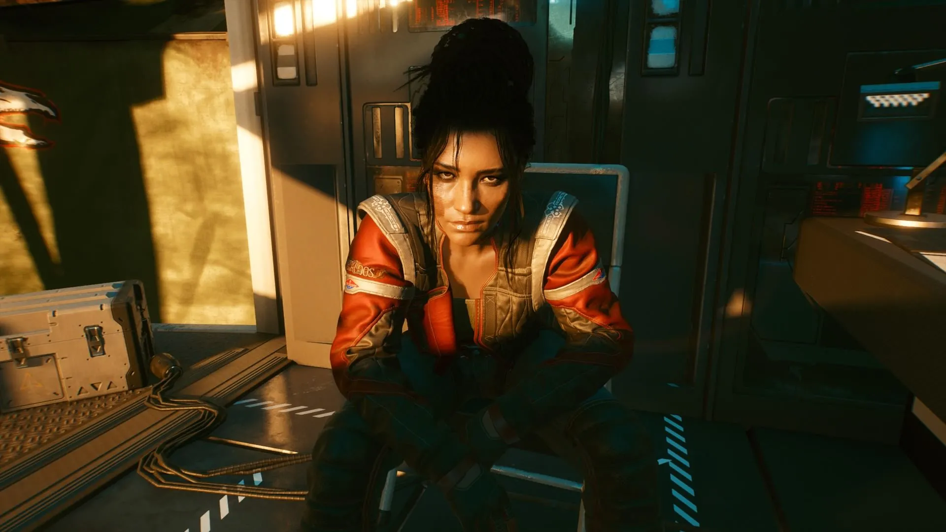 Panam Palmer mạnh mẽ và kiên cường bên chiếc xe của mình trong Cyberpunk 2077